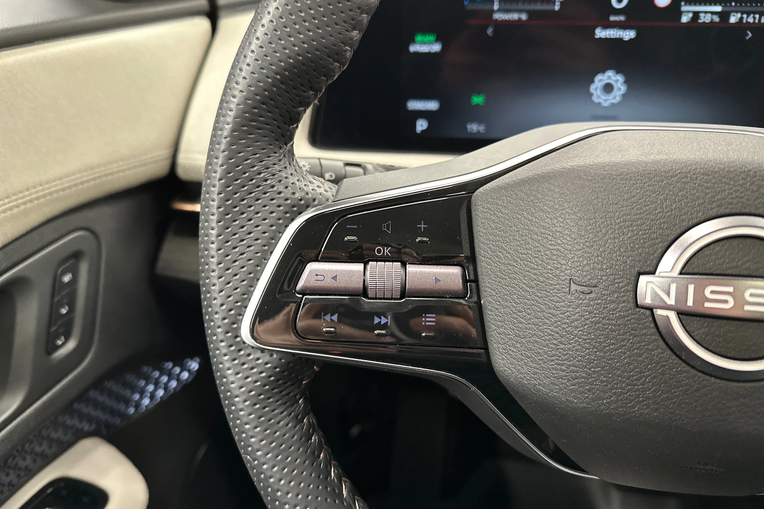 musta Nissan Ariya 2022 kuva 15.