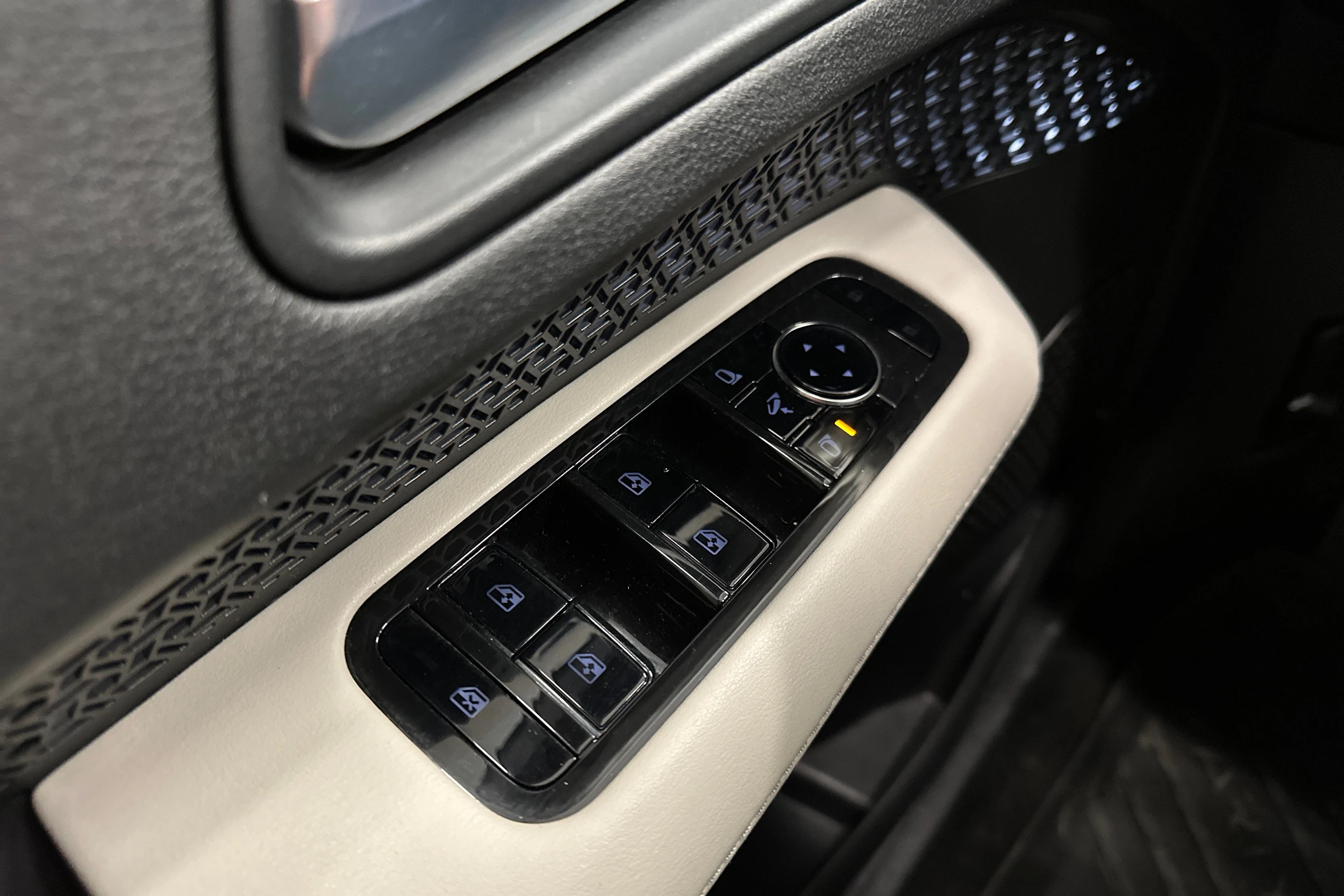 musta Nissan Ariya 2022 kuva 19.