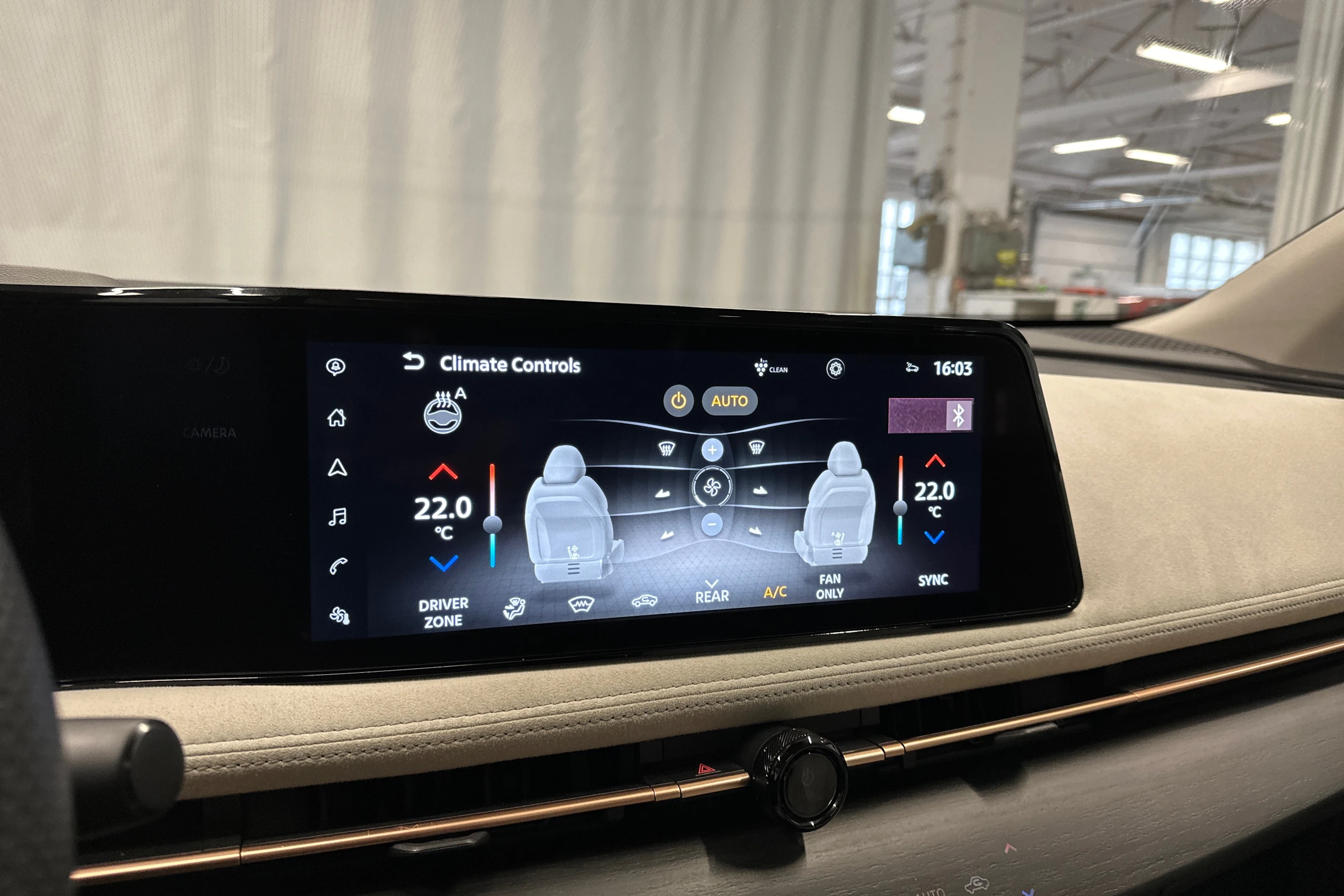 musta Nissan Ariya 2022 kuva 23.