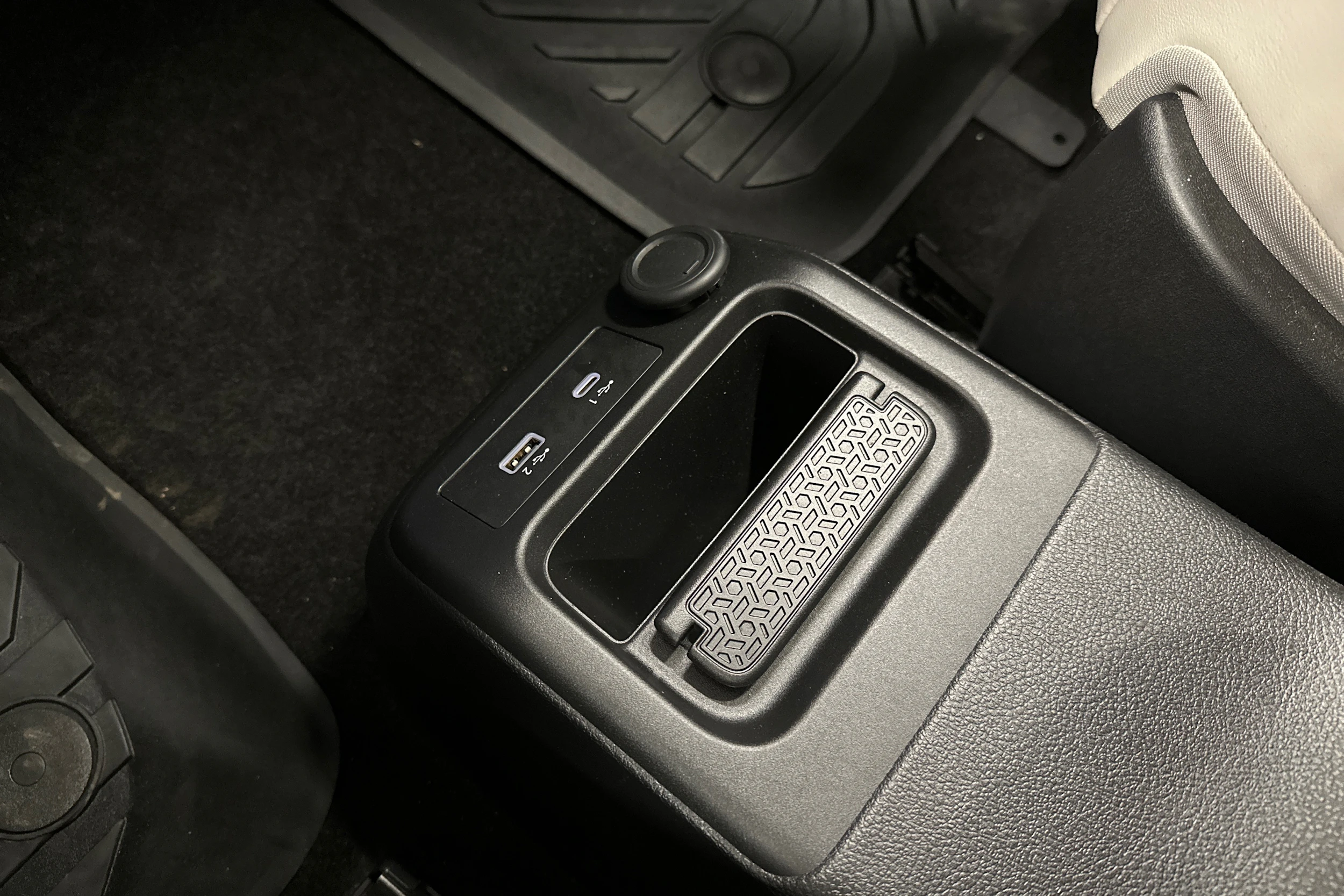 musta Nissan Ariya 2022 kuva 25.