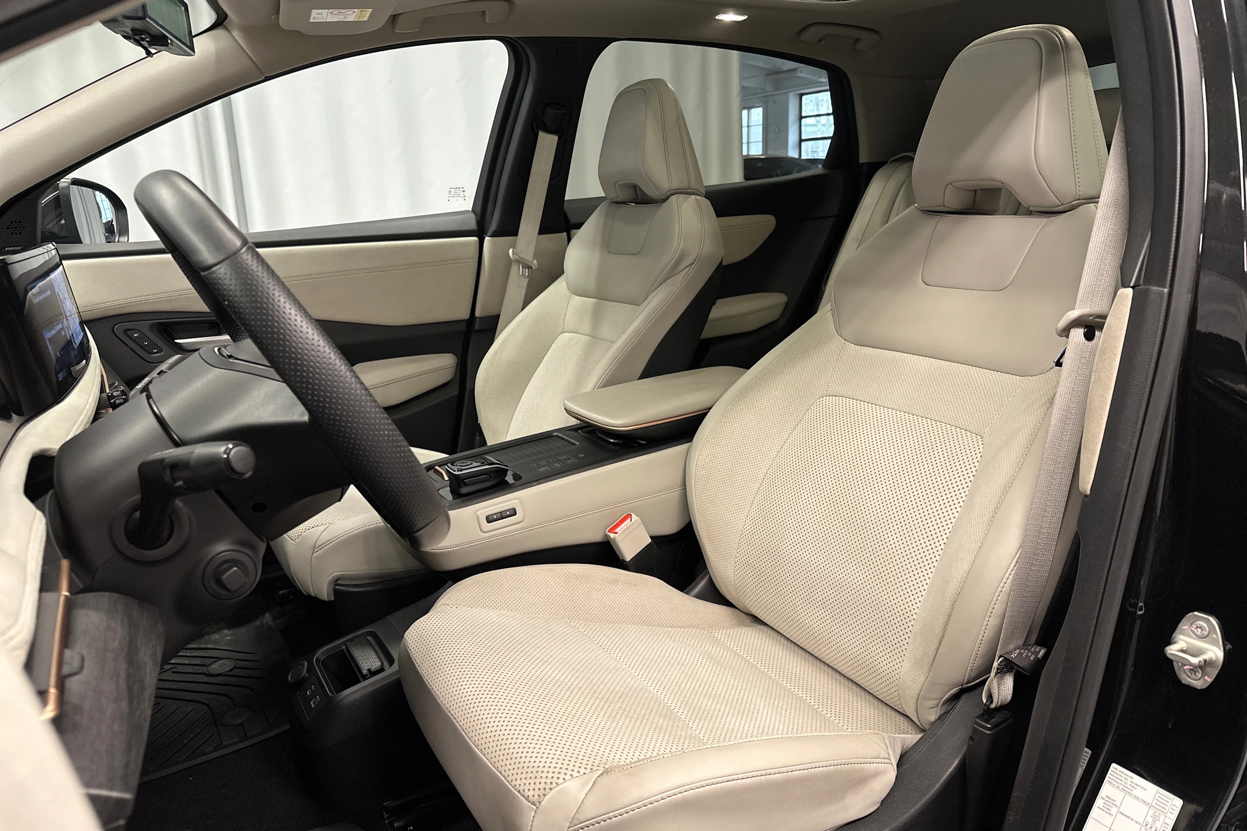 musta Nissan Ariya 2022 kuva 28.