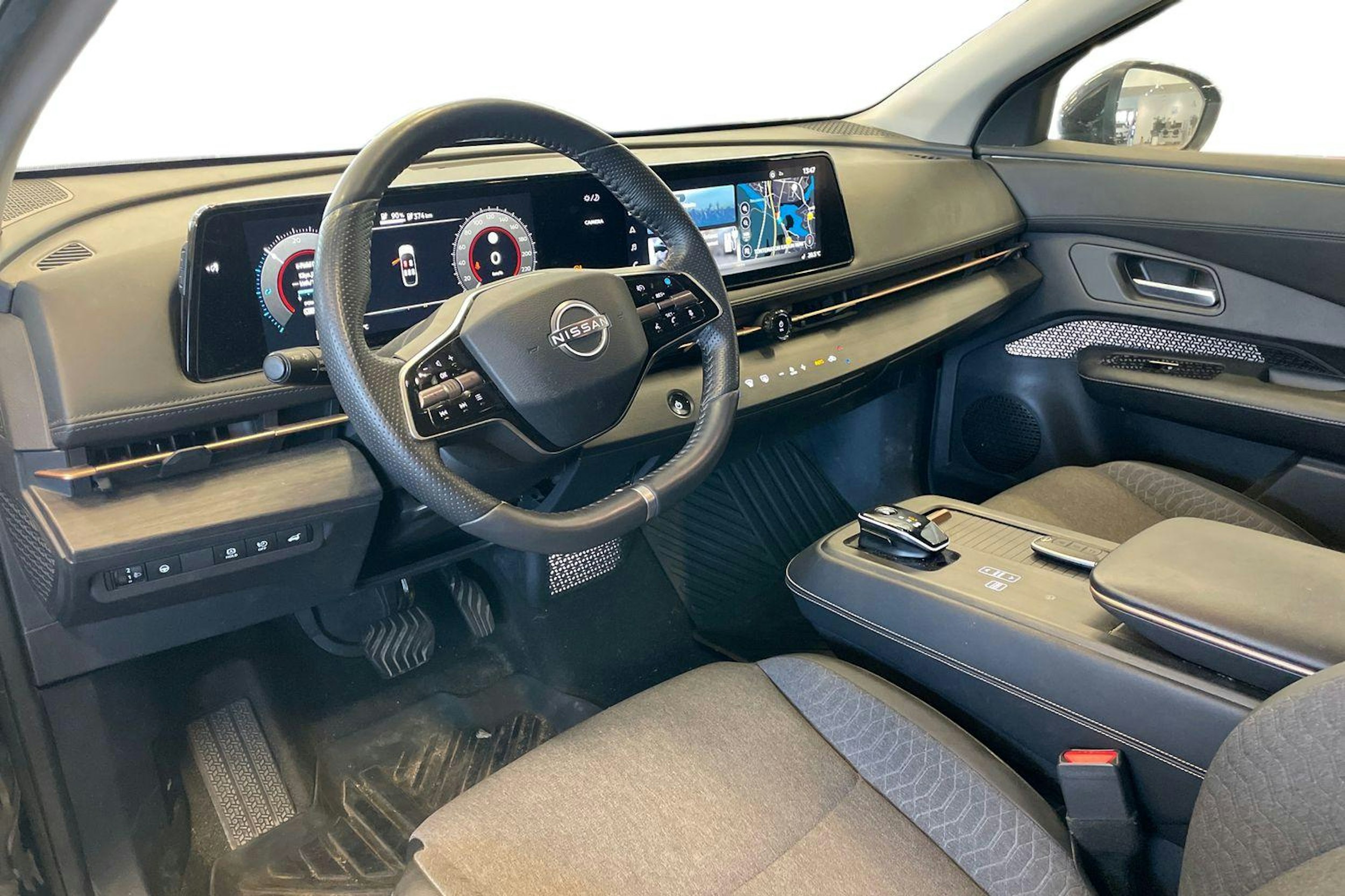 sininen Nissan Ariya 2023 kuva 3.
