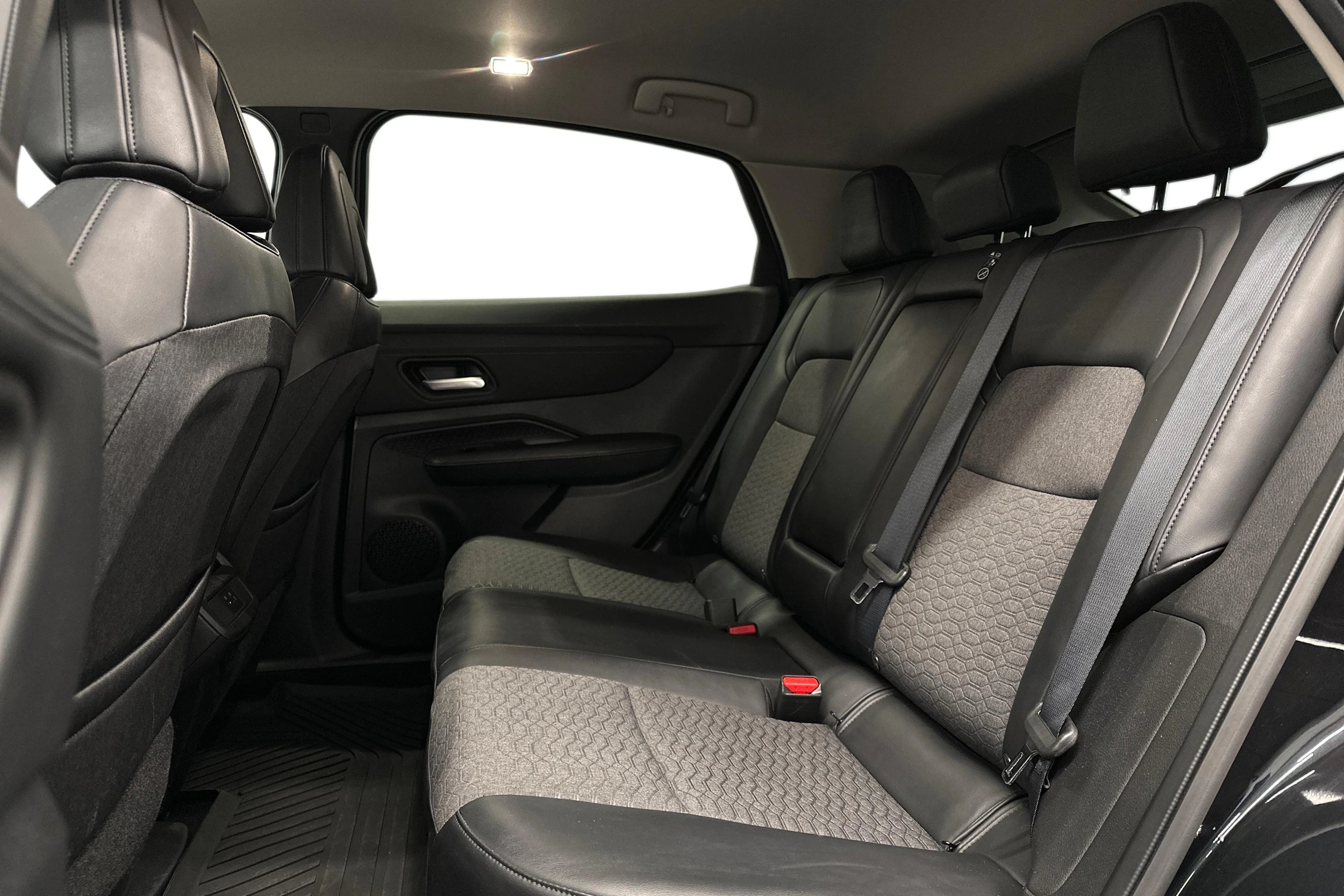 vihreä Nissan Ariya 2023 kuva 11.