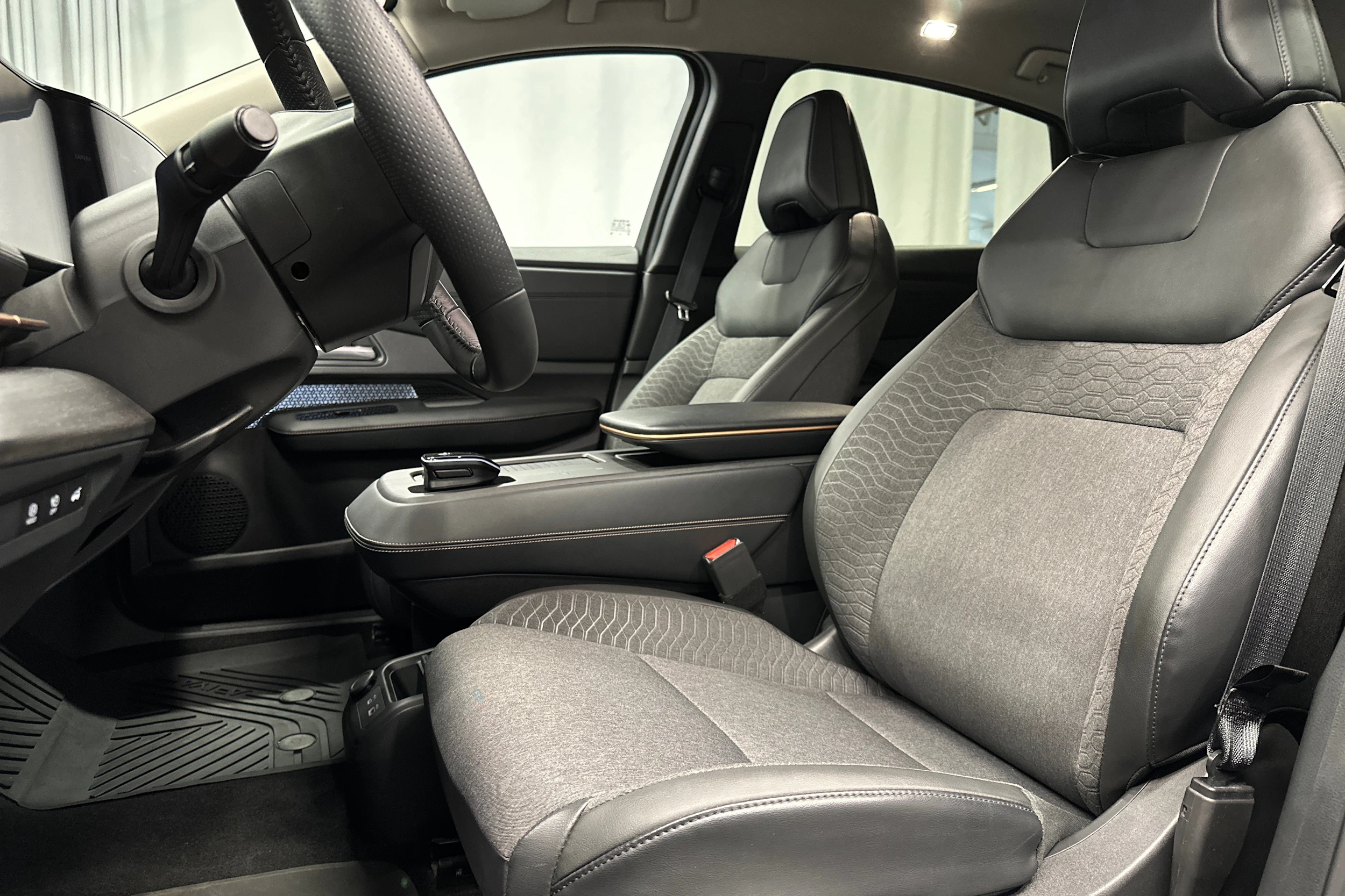 vihreä Nissan Ariya 2023 kuva 27.