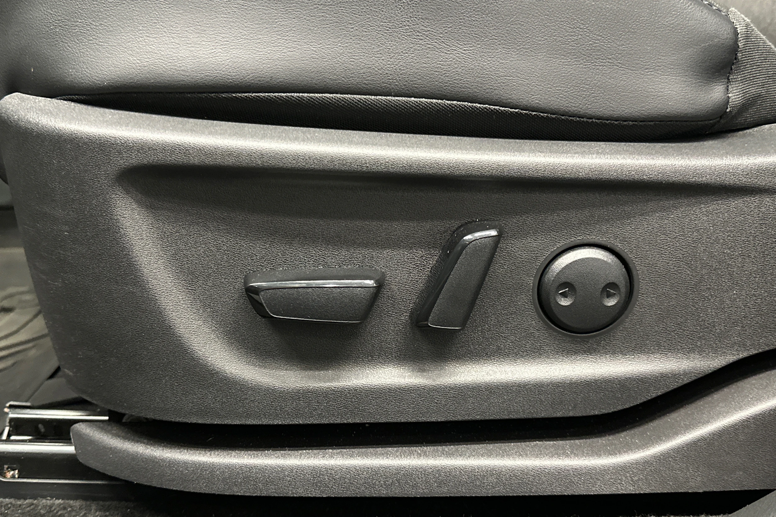 vihreä Nissan Ariya 2023 kuva 28.