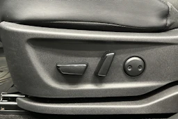 vihreä Nissan Ariya 2023 kuva 28.