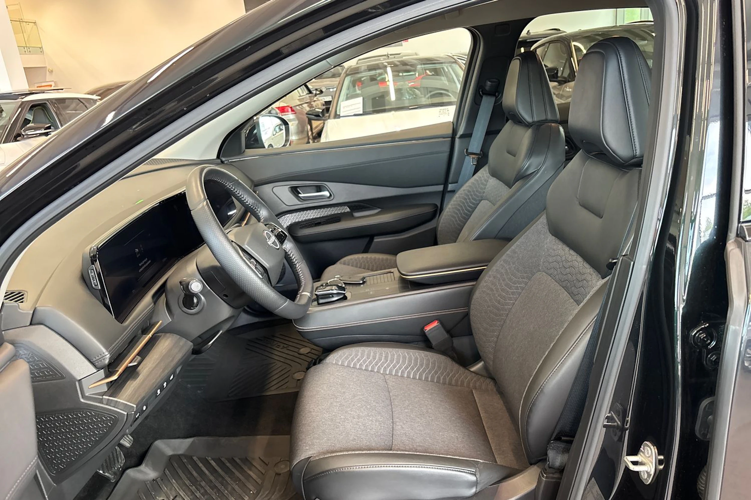 vihreä Nissan Ariya 2023 kuva 42.