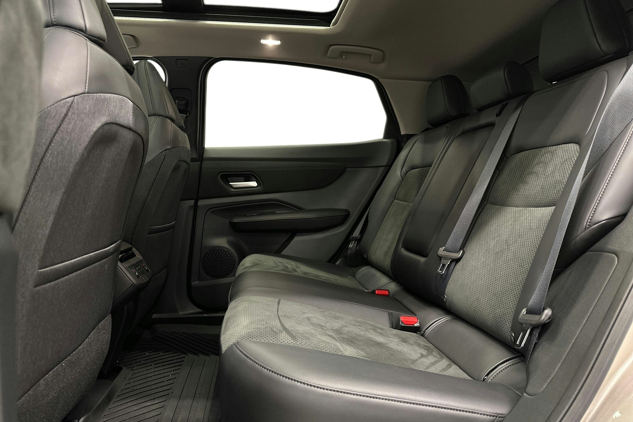 hopea Nissan Ariya 2023 kuva 10.