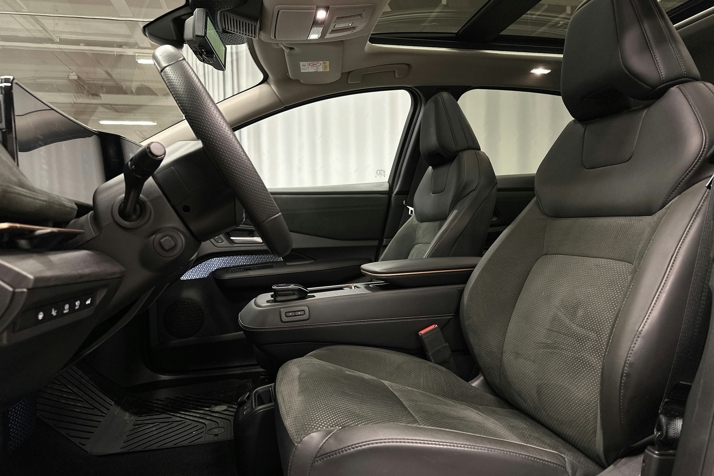 hopea Nissan Ariya 2023 kuva 24.