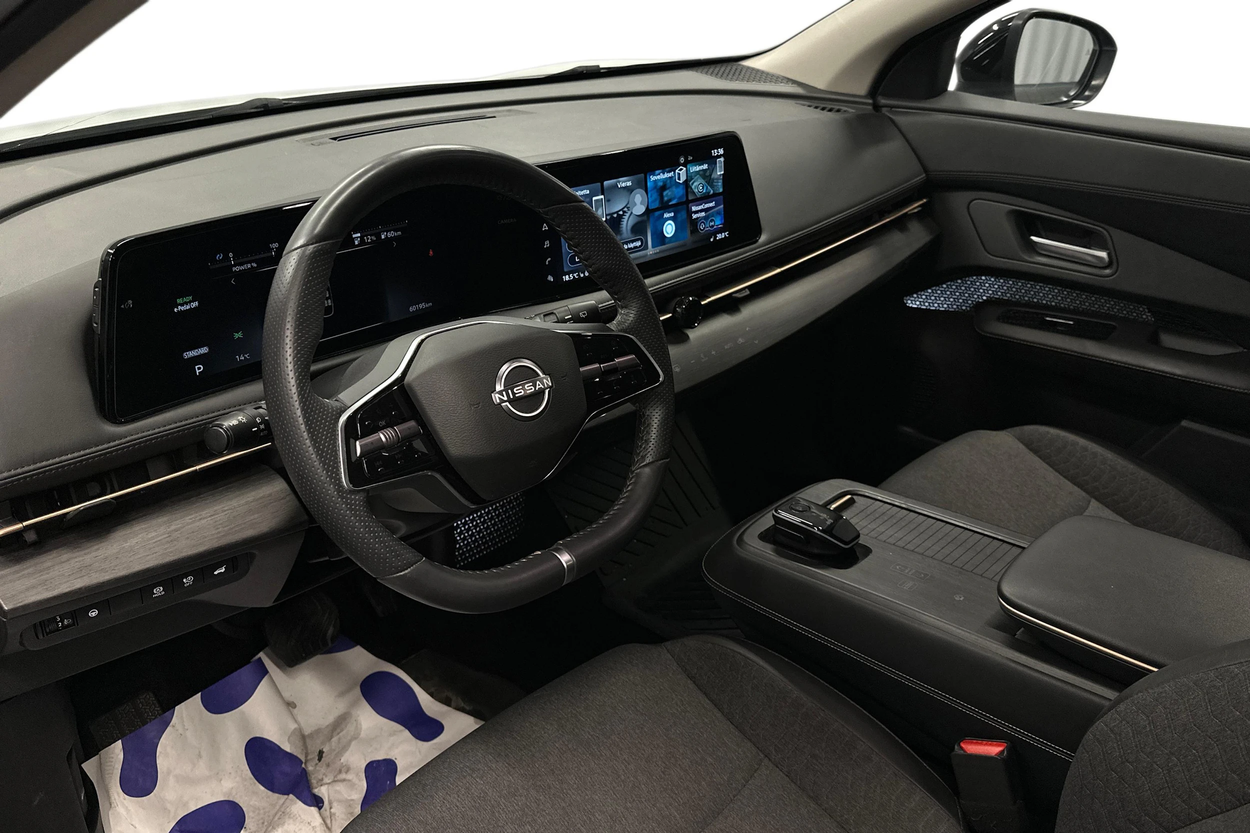 valkoinen Nissan Ariya 2023 kuva 6.