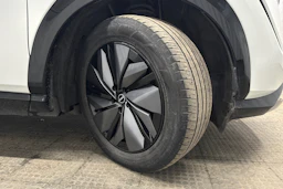 valkoinen Nissan Ariya 2023 kuva 10.