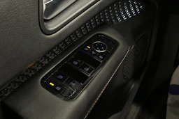 valkoinen Nissan Ariya 2023 kuva 14.