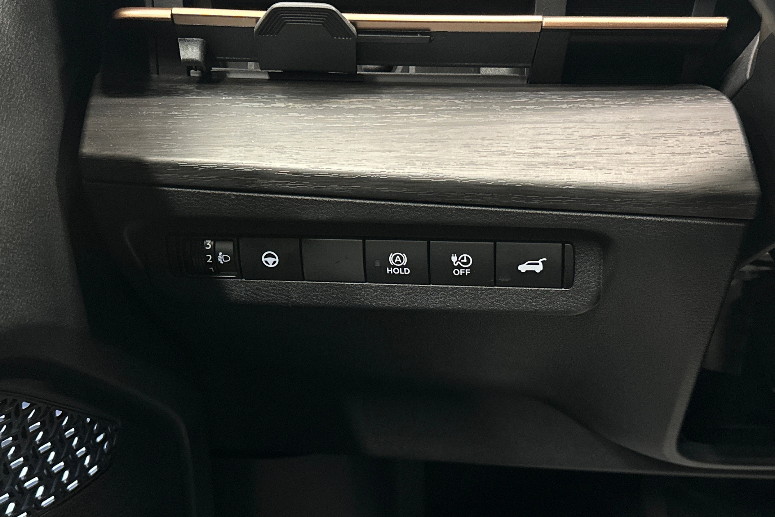 valkoinen Nissan Ariya 2023 kuva 15.