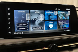 valkoinen Nissan Ariya 2023 kuva 17.