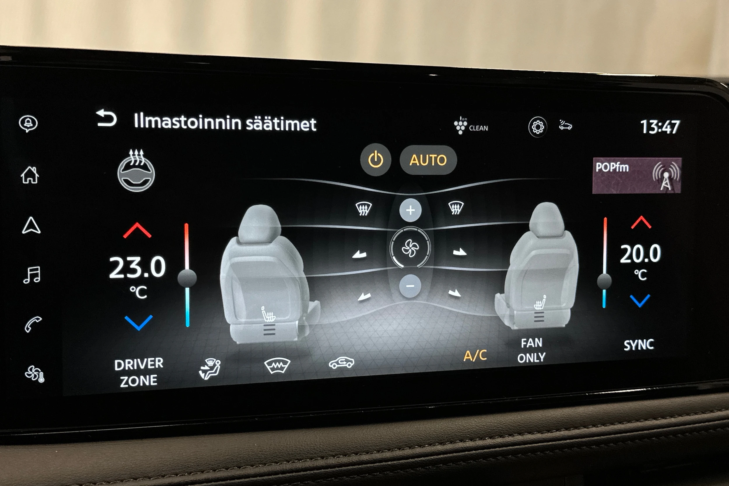 valkoinen Nissan Ariya 2023 kuva 23.