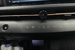 valkoinen Nissan Ariya 2023 kuva 25.