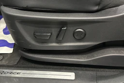 valkoinen Nissan Ariya 2023 kuva 27.