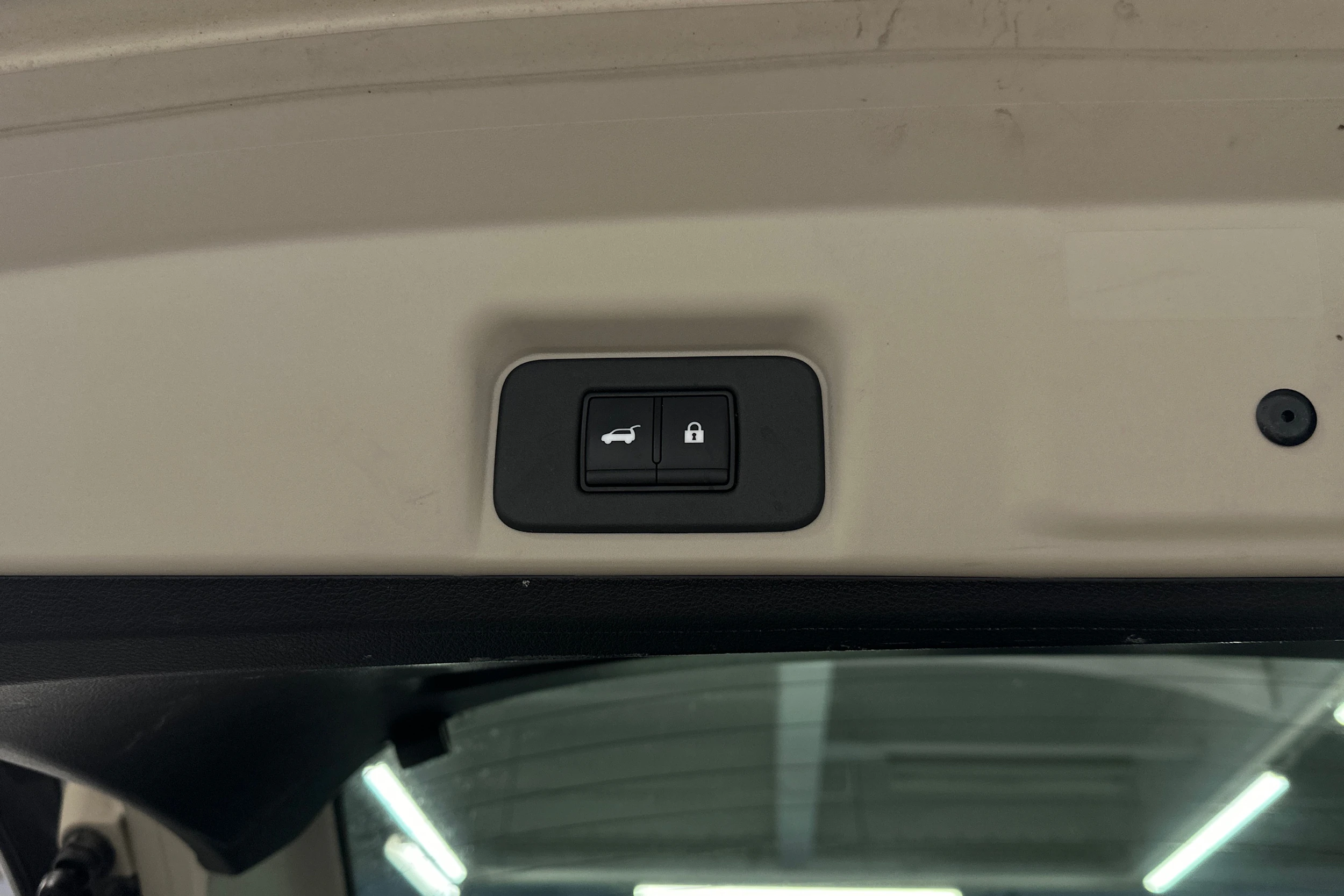 valkoinen Nissan Ariya 2023 kuva 31.