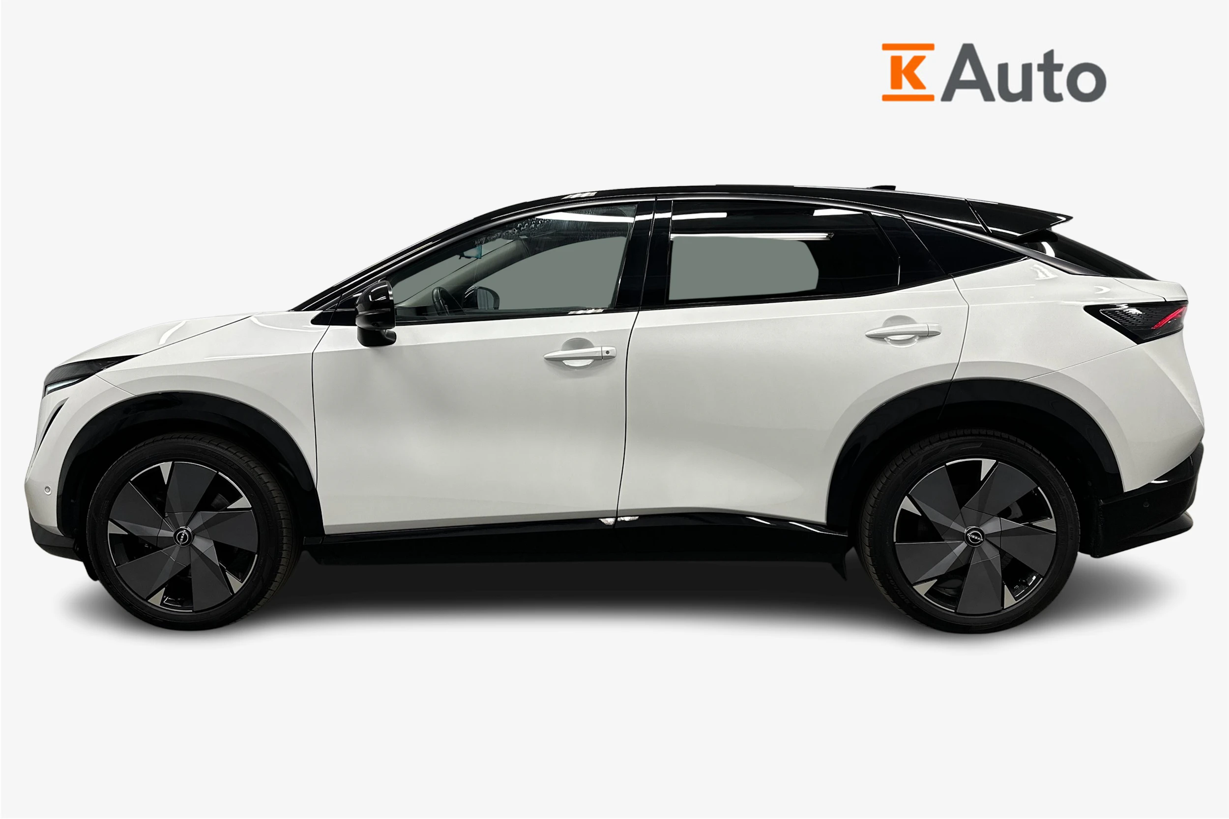 valkoinen Nissan Ariya 2023 kuva 5.