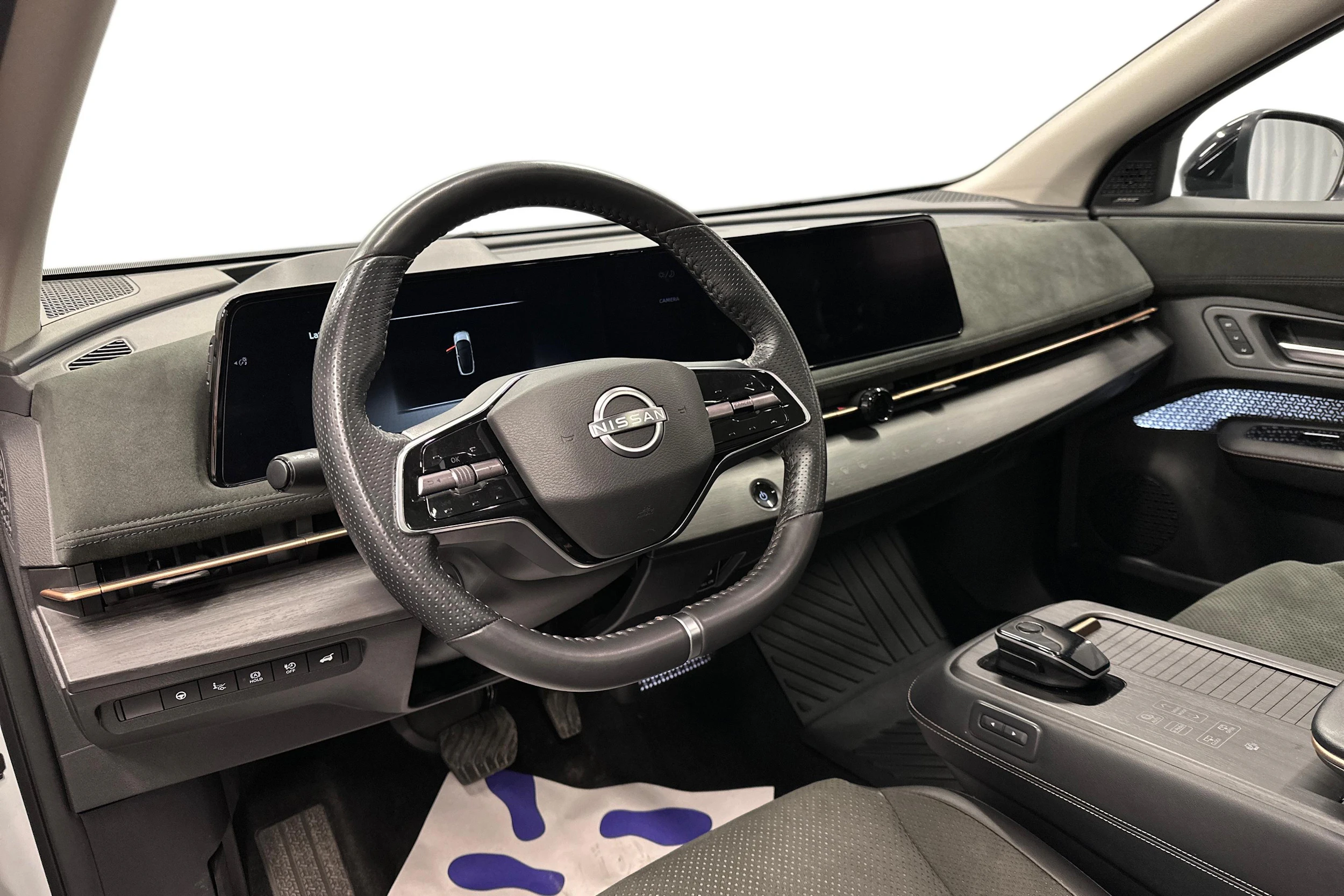 valkoinen Nissan Ariya 2023 kuva 6.