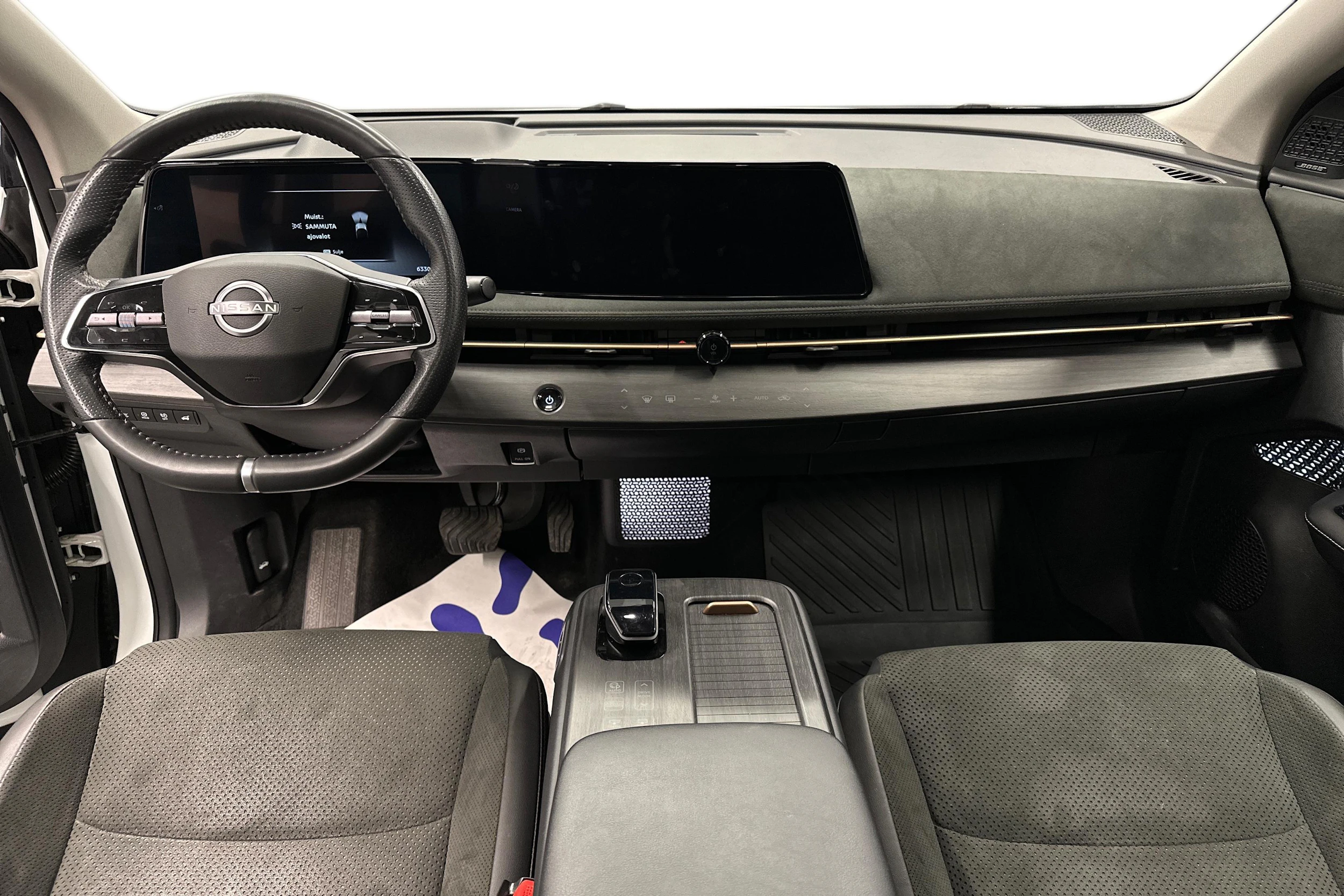 valkoinen Nissan Ariya 2023 kuva 7.