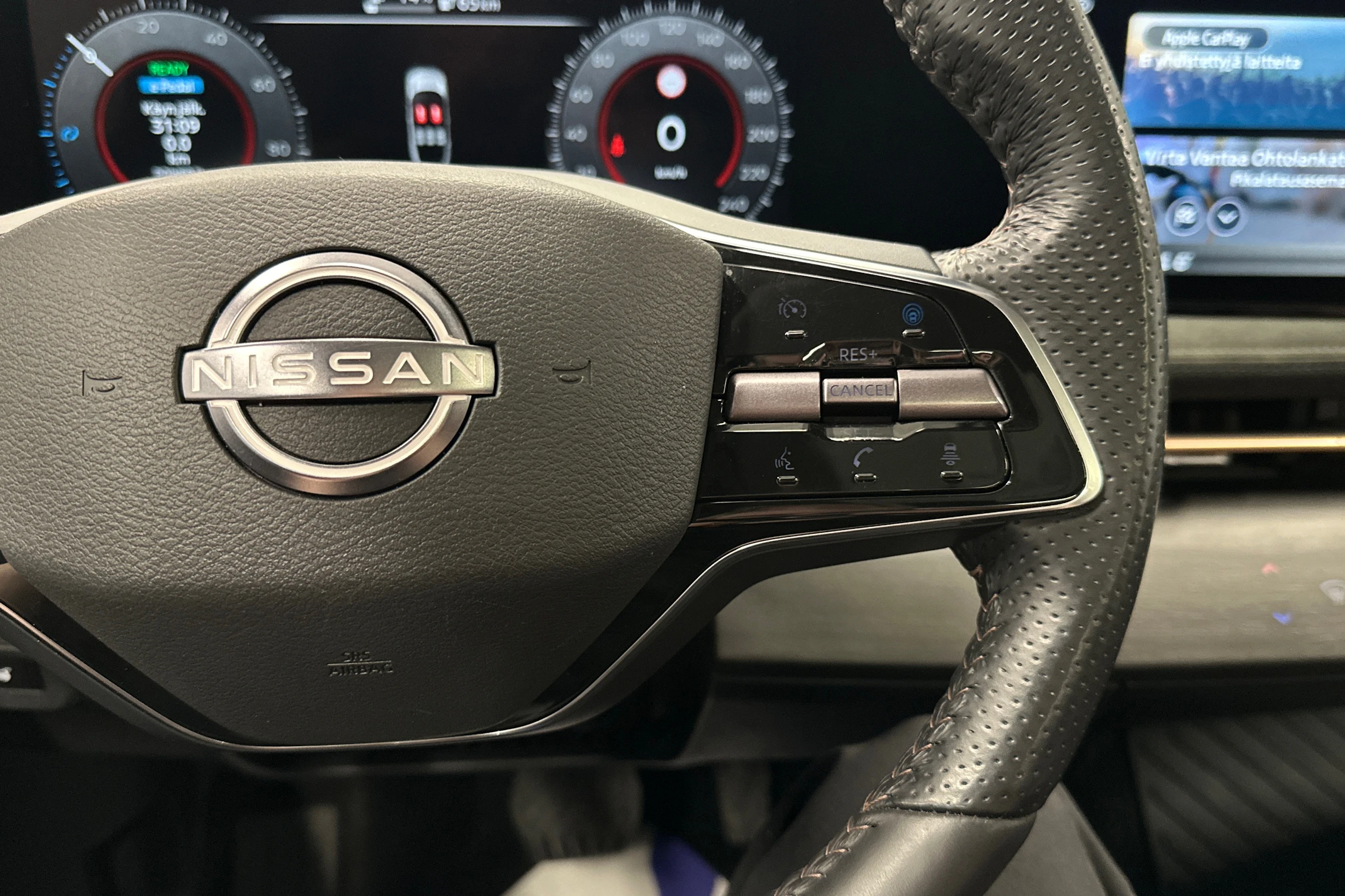 valkoinen Nissan Ariya 2023 kuva 12.
