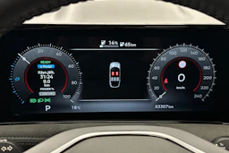 valkoinen Nissan Ariya 2023 kuva 13.