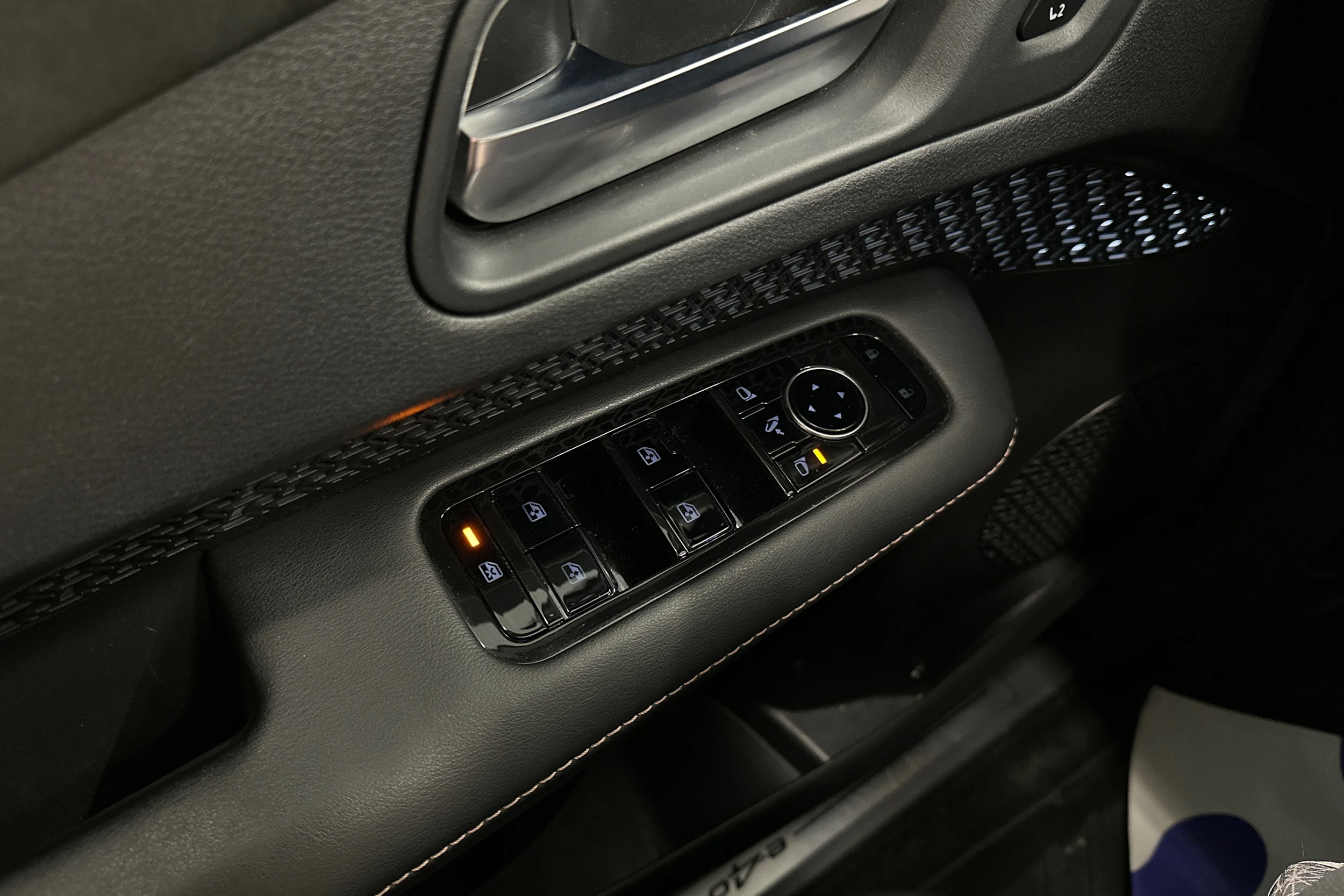 valkoinen Nissan Ariya 2023 kuva 15.