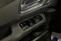 valkoinen Nissan Ariya 2023 kuva 15.