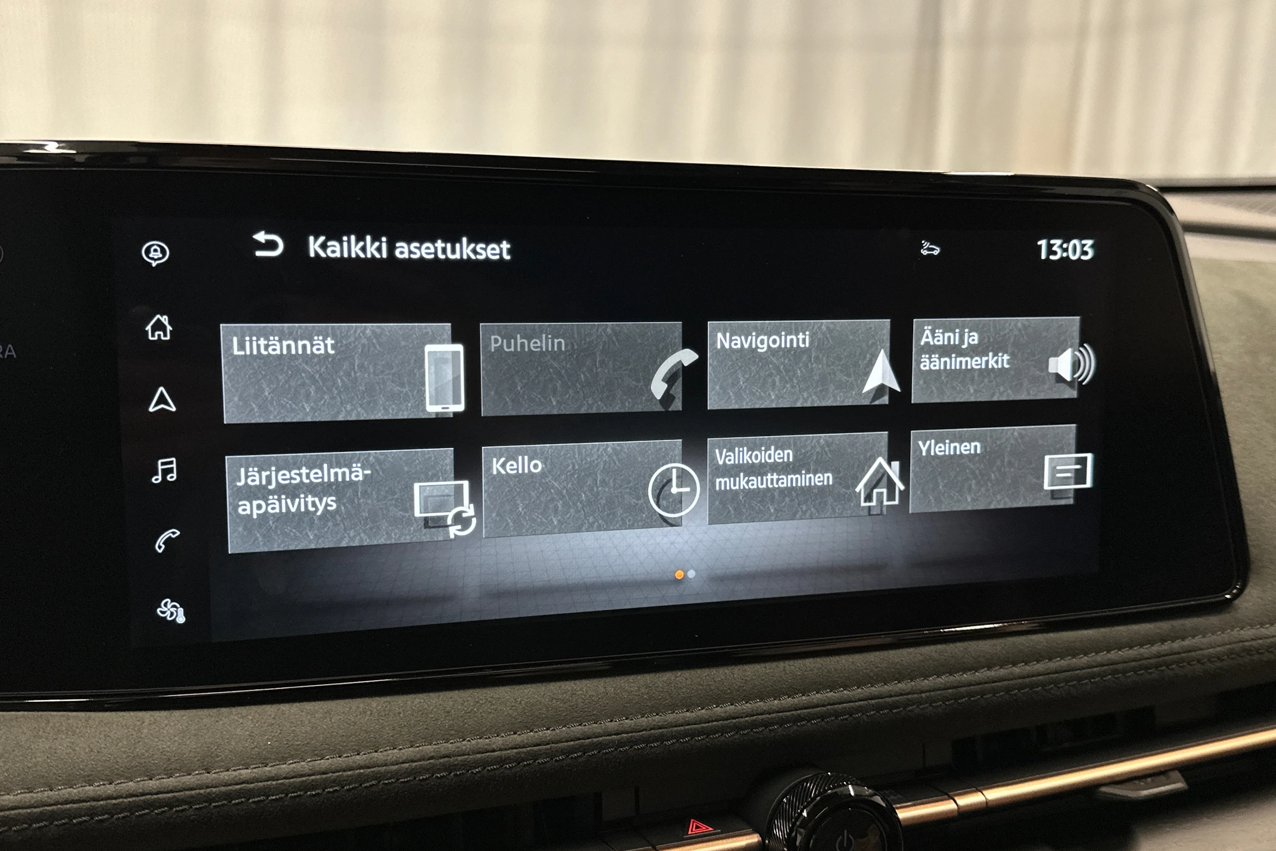 valkoinen Nissan Ariya 2023 kuva 27.