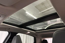 valkoinen Nissan Ariya 2023 kuva 33.