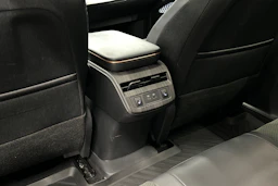 valkoinen Nissan Ariya 2023 kuva 35.
