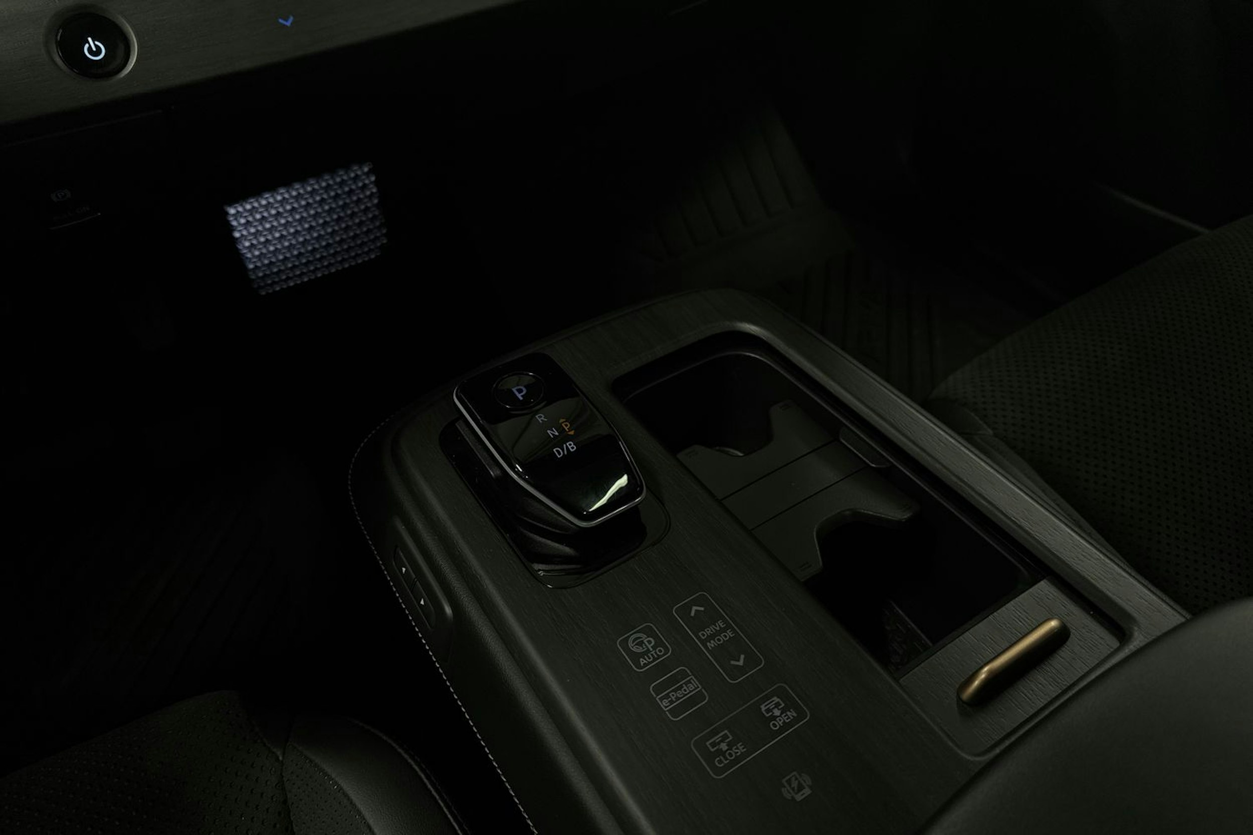 sininen Nissan Ariya 2023 kuva 34.