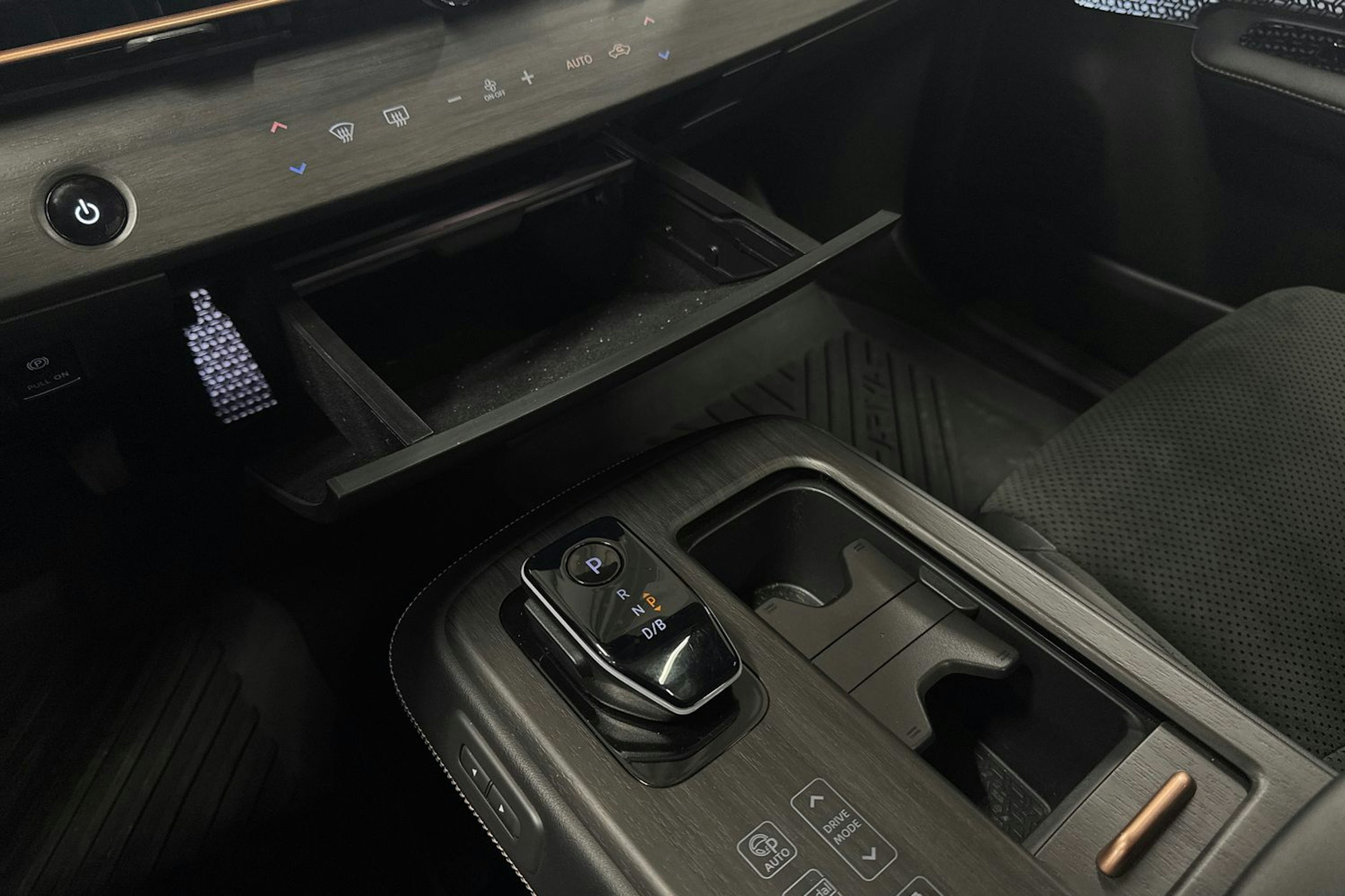 sininen Nissan Ariya 2023 kuva 35.