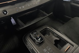 sininen Nissan Ariya 2023 kuva 35.