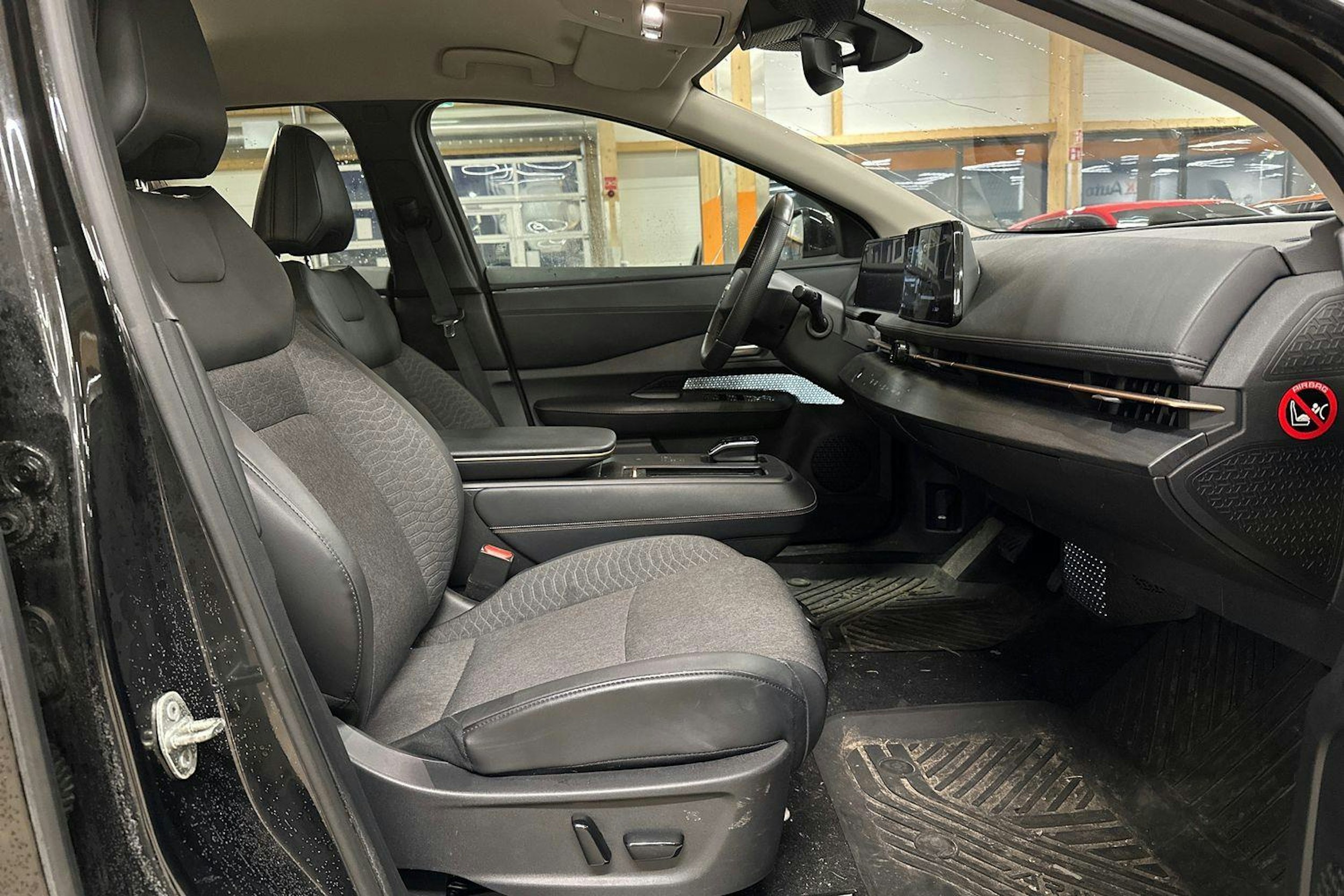 musta Nissan Ariya 2024 kuva 5.