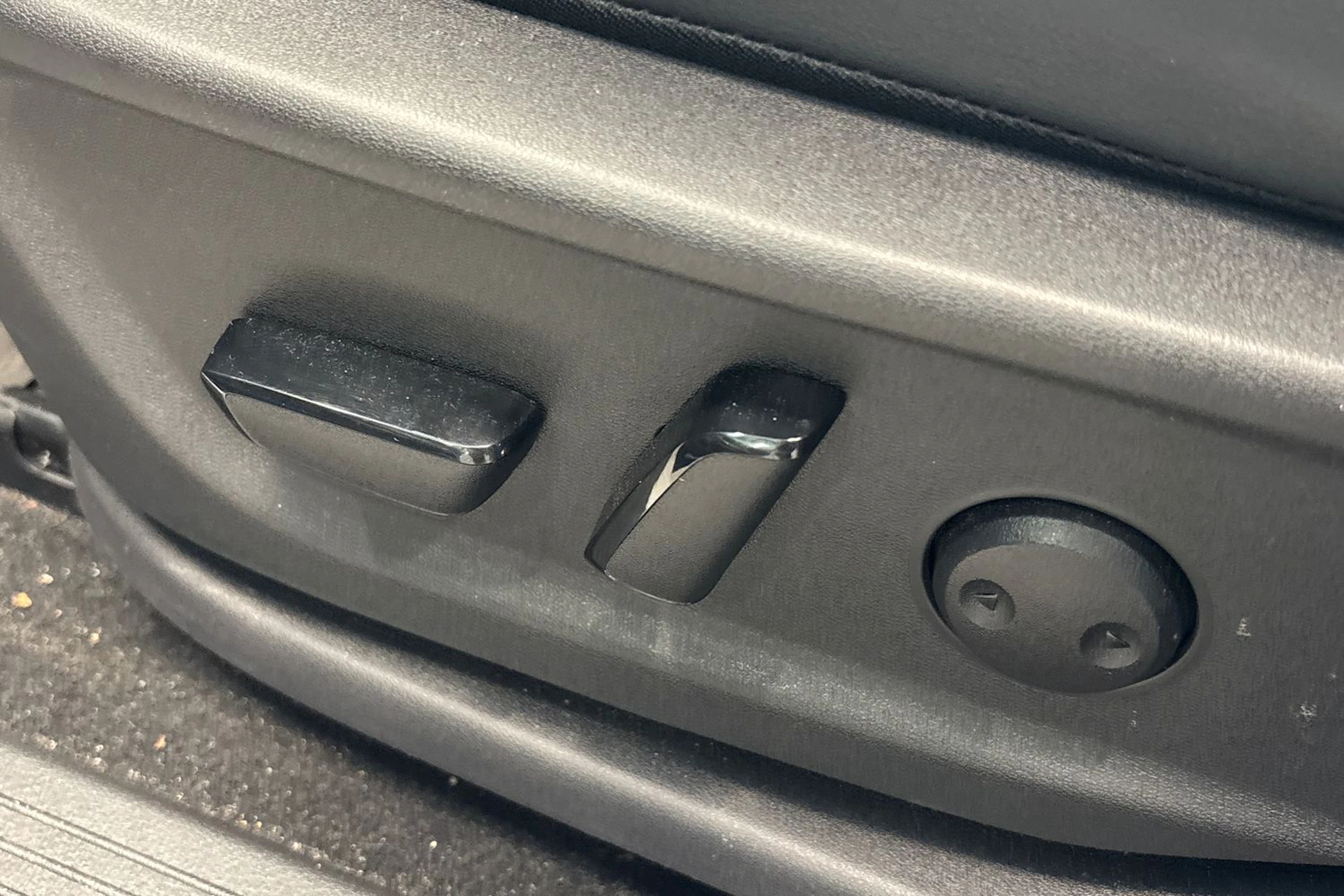 monivär. Nissan Ariya 2024 kuva 4.