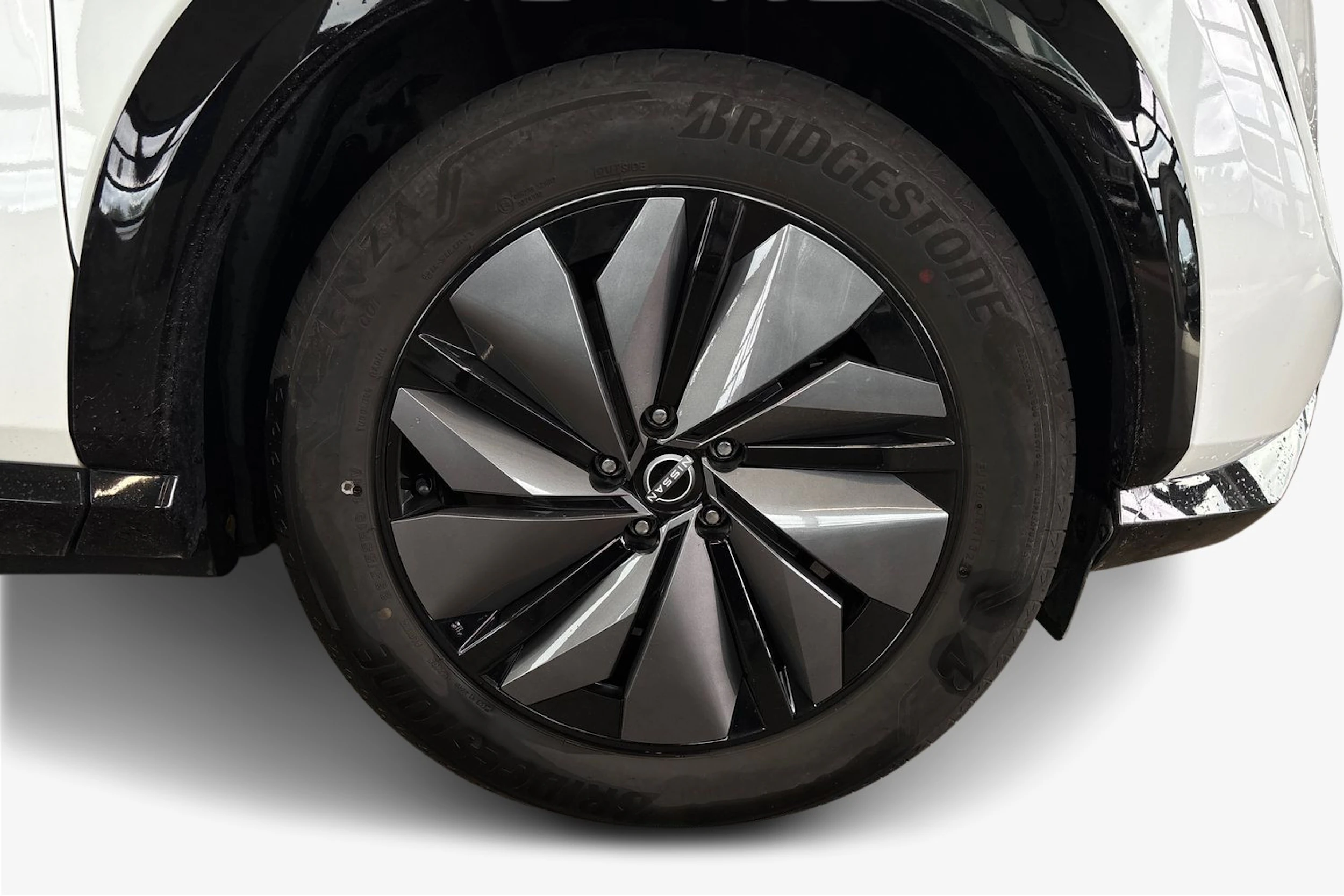 monivär. Nissan Ariya 2024 kuva 9.