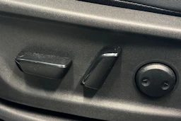 monivär. Nissan Ariya 2024 kuva 16.