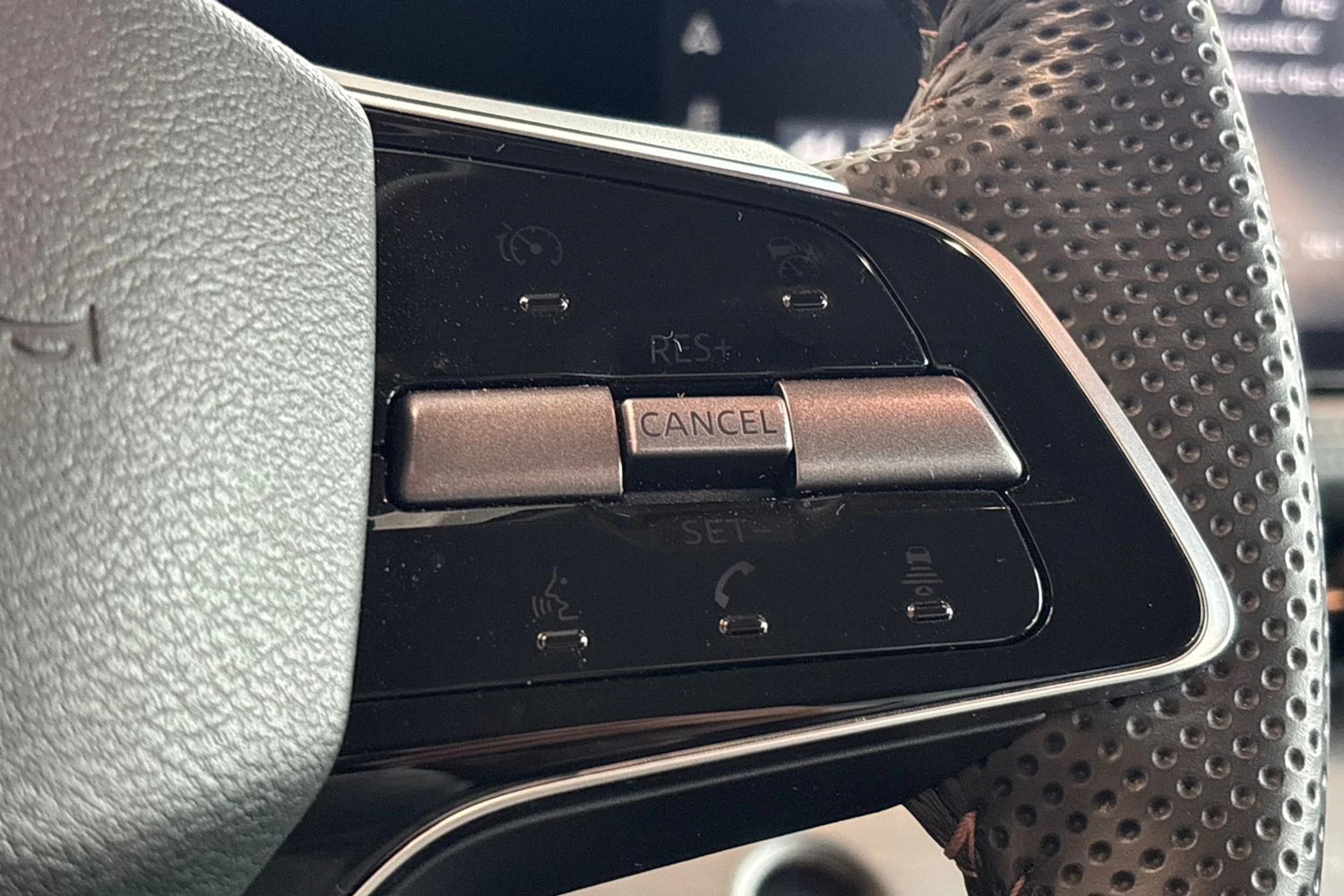 monivär. Nissan Ariya 2024 kuva 18.