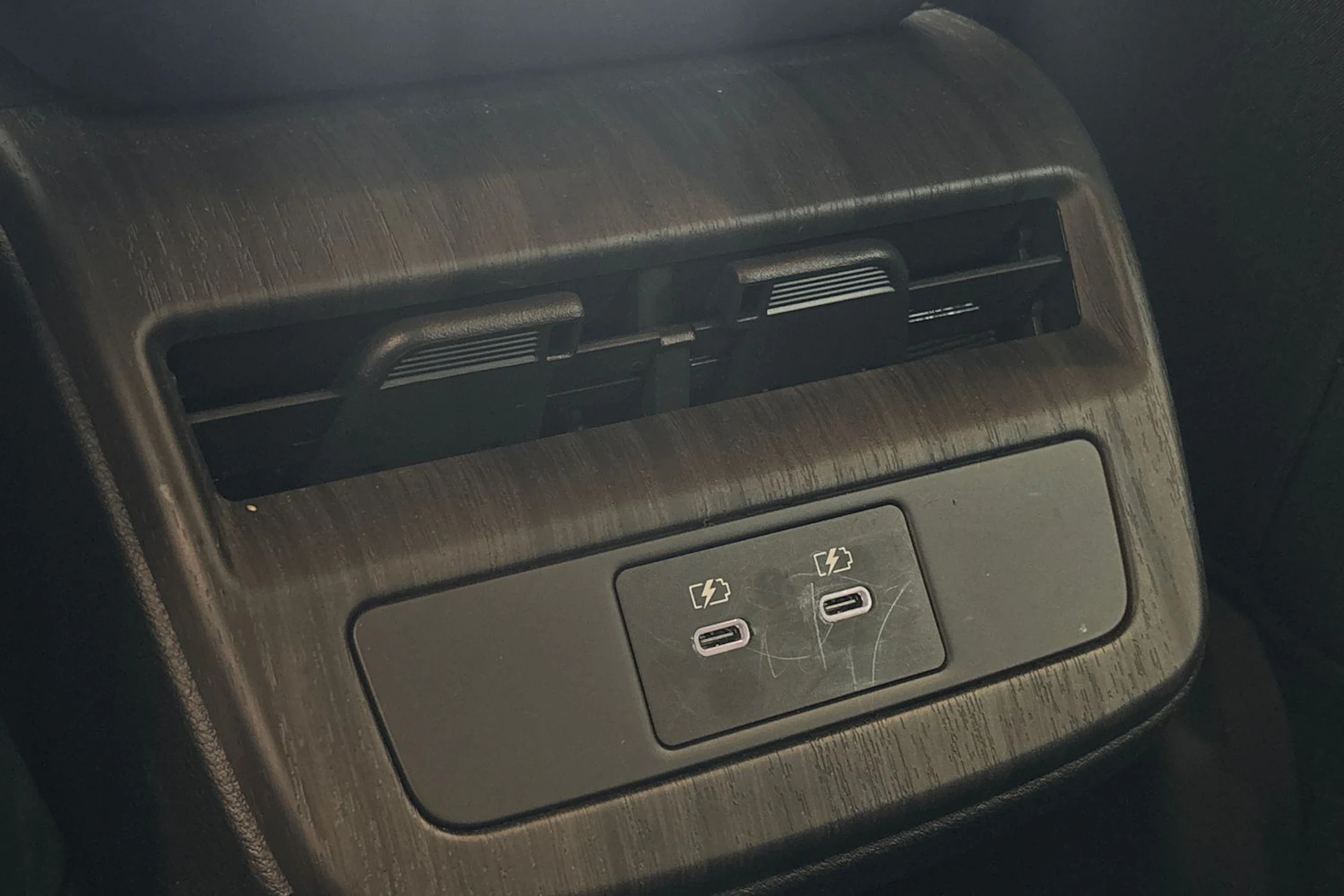 monivär. Nissan Ariya 2024 kuva 39.