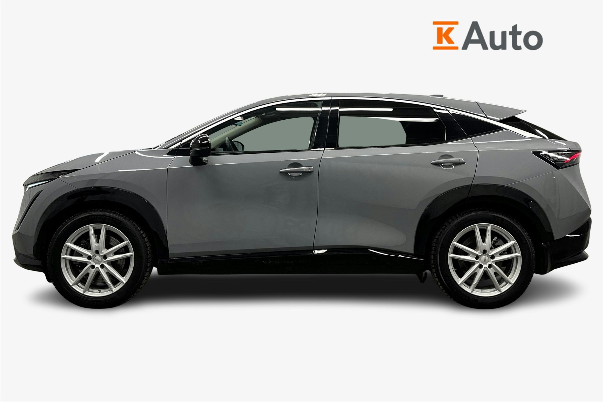 harmaa Nissan Ariya 2024 kuva 6.