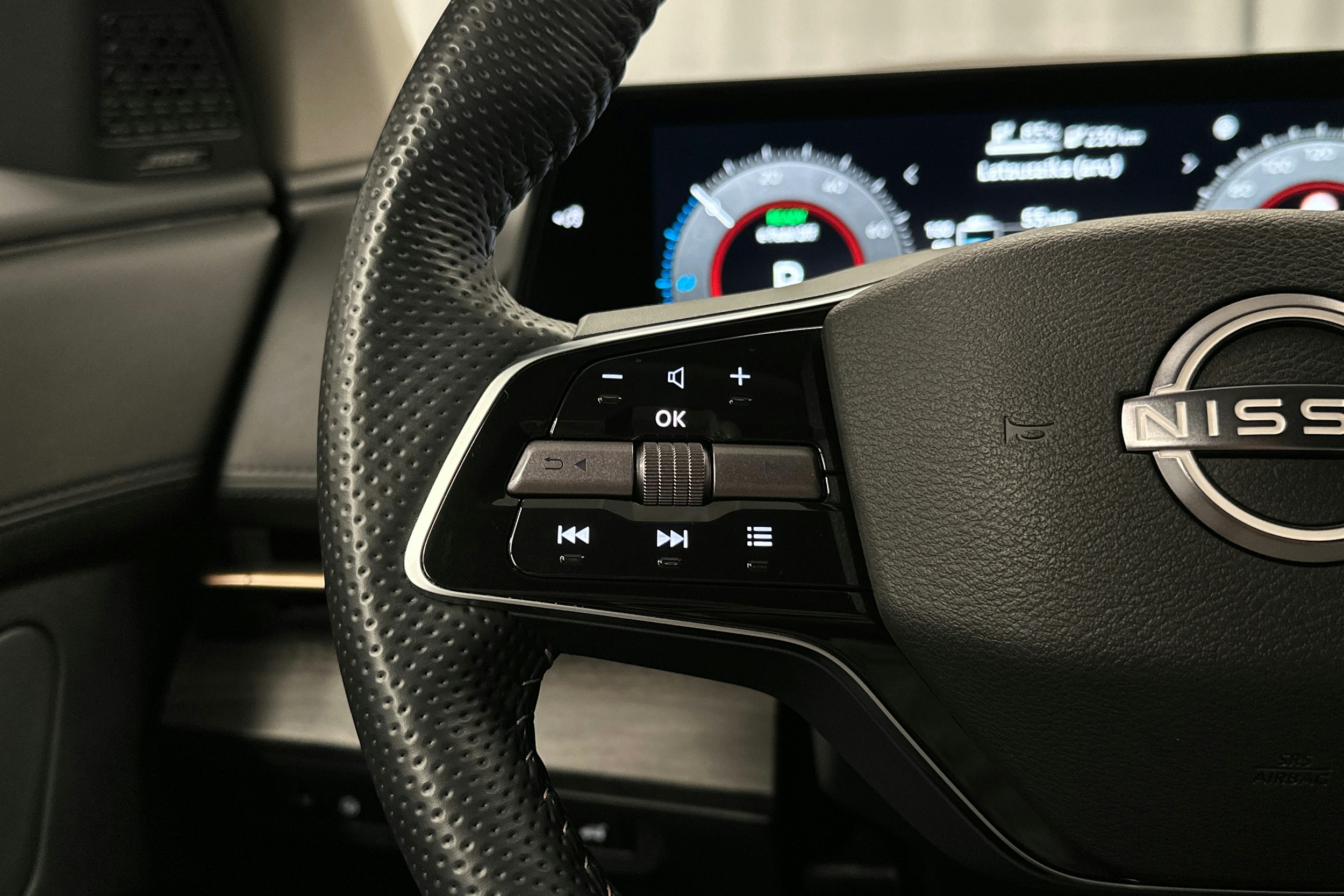 harmaa Nissan Ariya 2024 kuva 14.