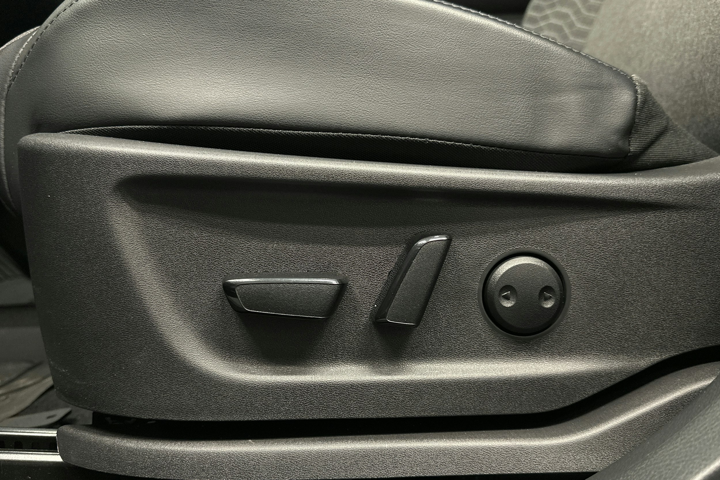 harmaa Nissan Ariya 2024 kuva 26.