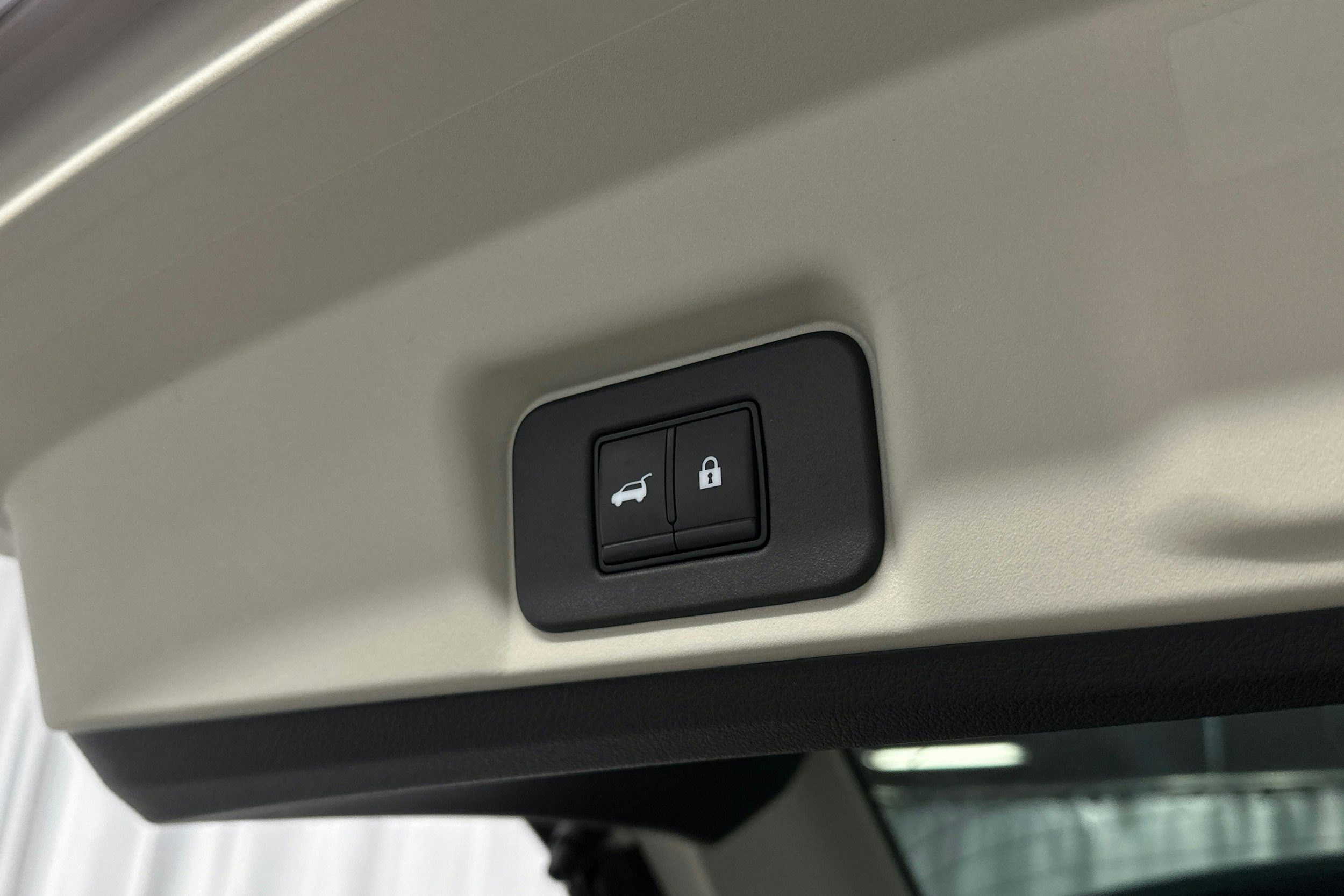 harmaa Nissan Ariya 2024 kuva 28.