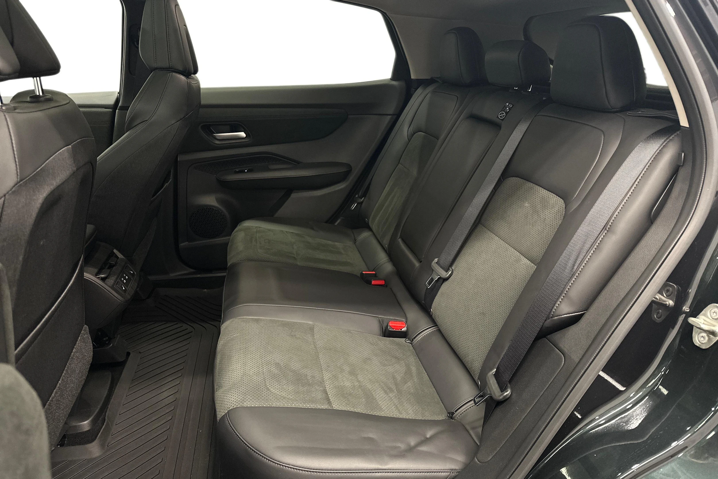 vihreä Nissan Ariya 2025 kuva 8.