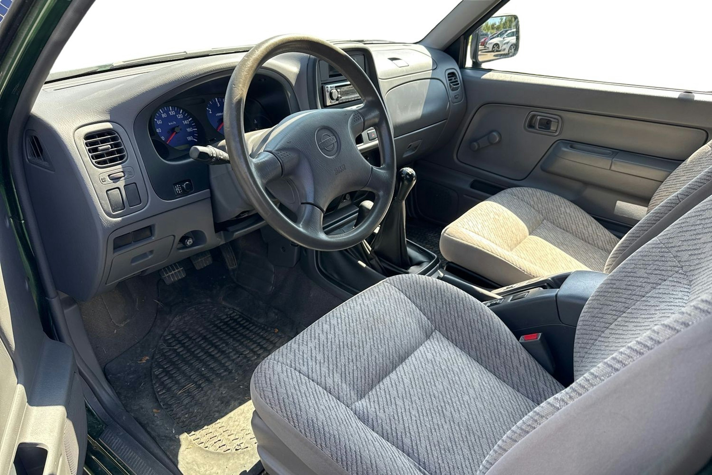 vihreä Nissan Cab 2001 kuva 3.