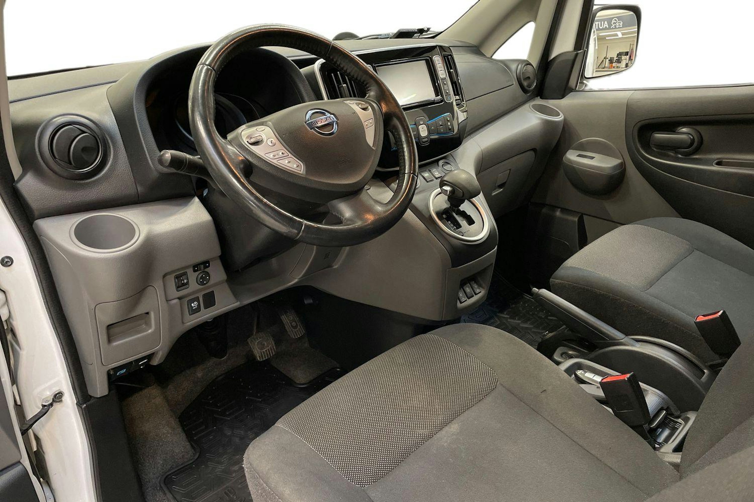 valkoinen Nissan e-NV200 2018 kuva 7.