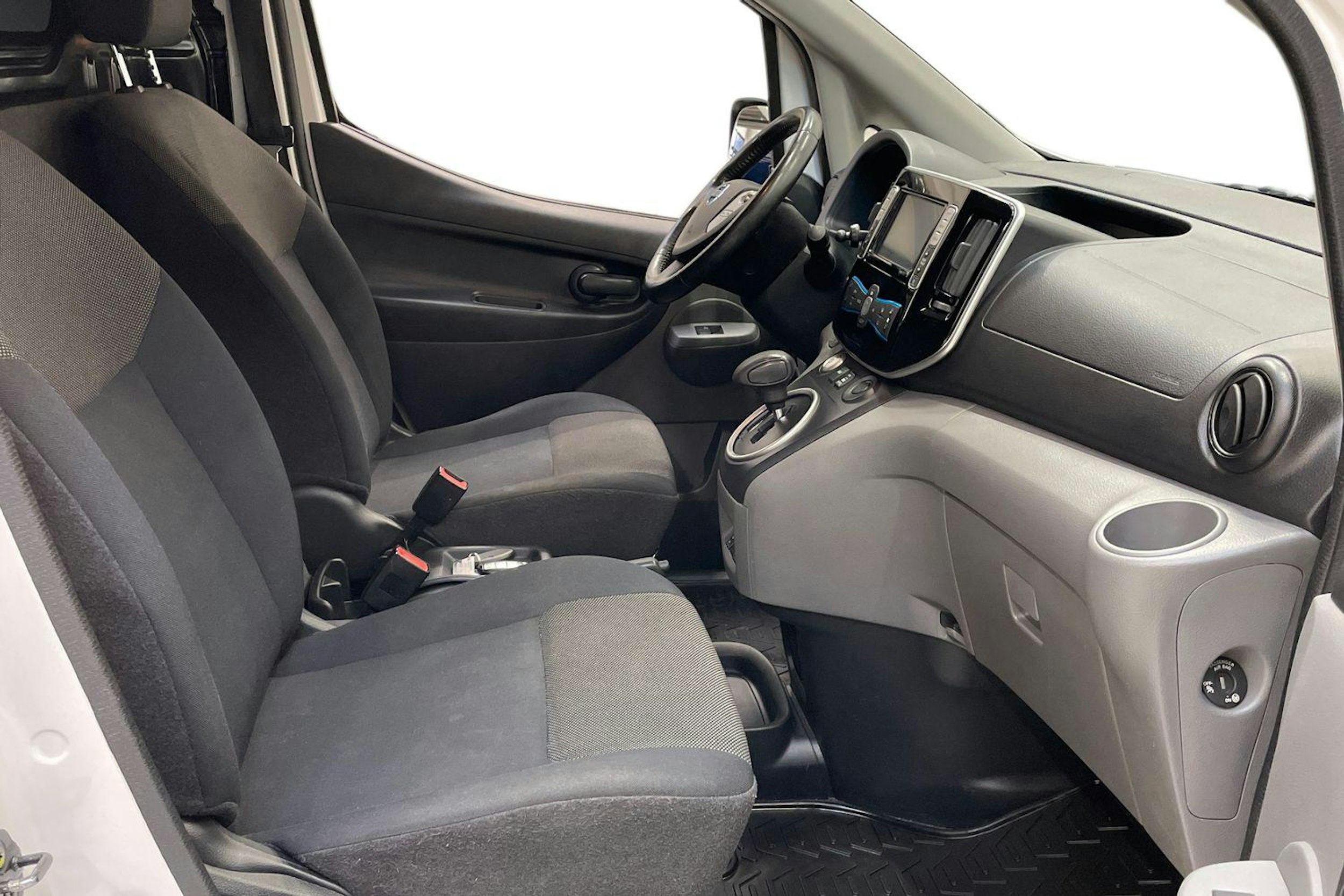 valkoinen Nissan e-NV200 2018 kuva 10.