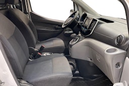 valkoinen Nissan e-NV200 2018 kuva 10.